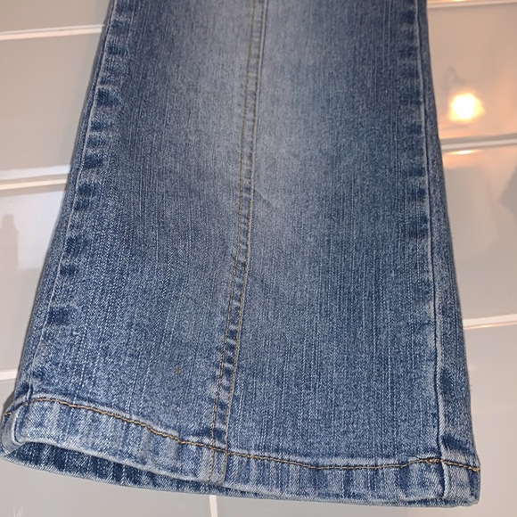 Low Rise Angels Capri Jeans - Picture 7 of 16